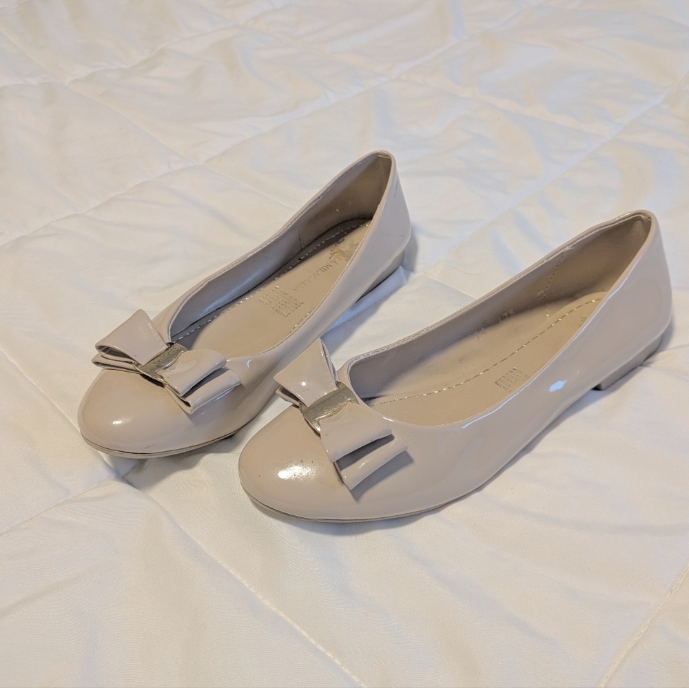 Elegant Beige Bow Flats - Picture 2 of 4